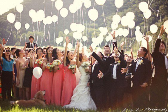 groupe-mariage-ballons-blancs